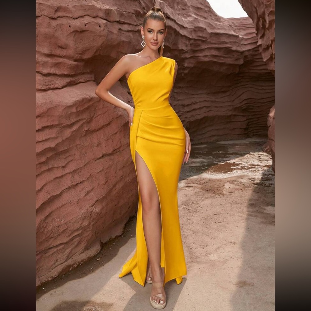 One Shoulder High Waist Ruched Split Thigh Party Bodycon Dress